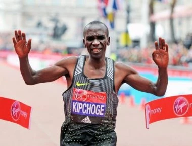 Κενιάτης «σμπαράλιασε» το παγκόσμιο ρεκόρ του μαραθώνιου  